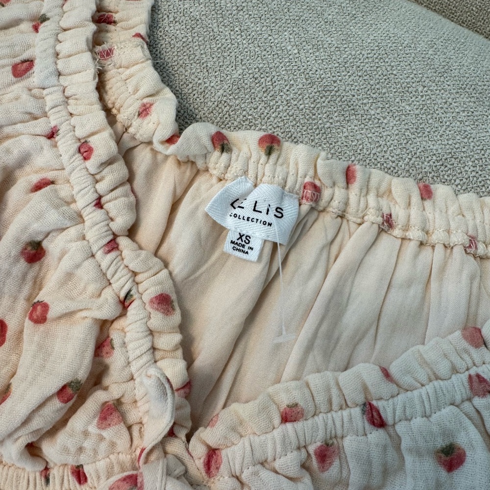 Le Lis Set Strawberry Mini Skirt & Ruffle Top - Picture 4 of 6
